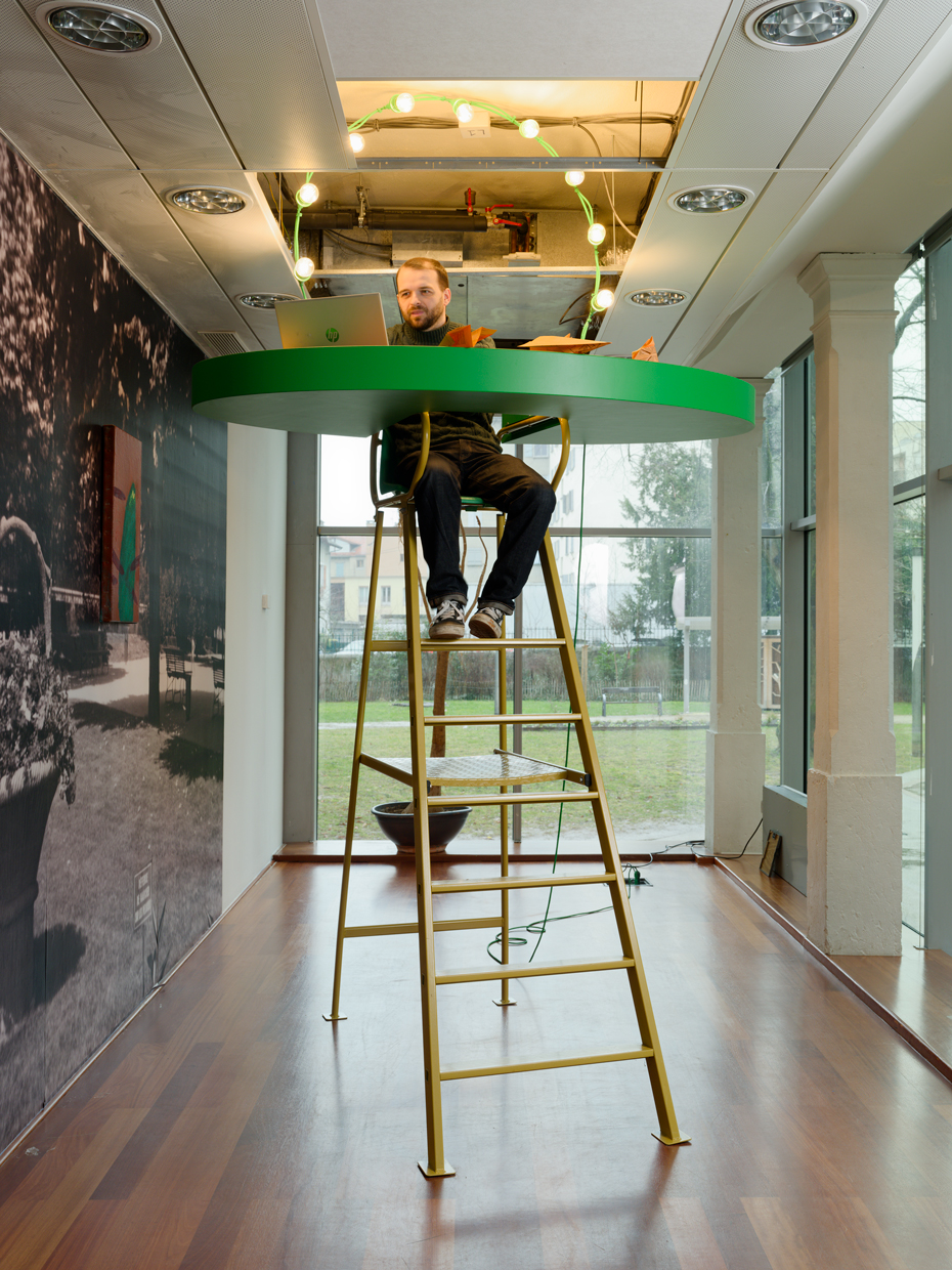 Do Not Step on the Grass - Villa du Parc