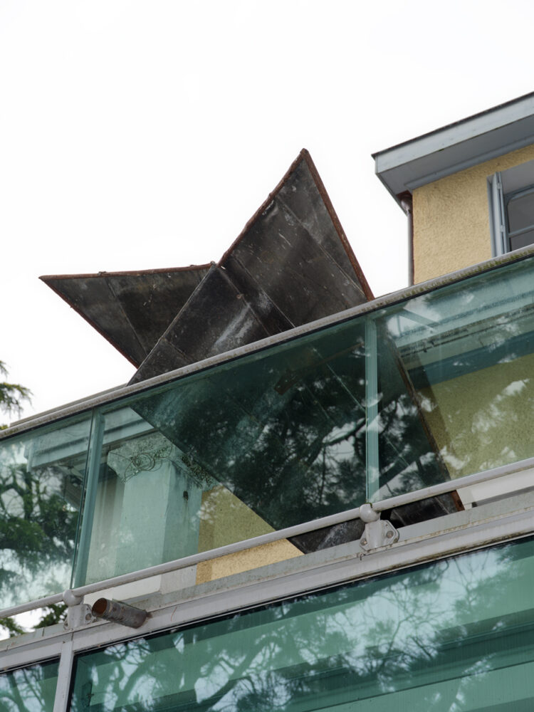 Do Not Step on the Grass - Villa du Parc